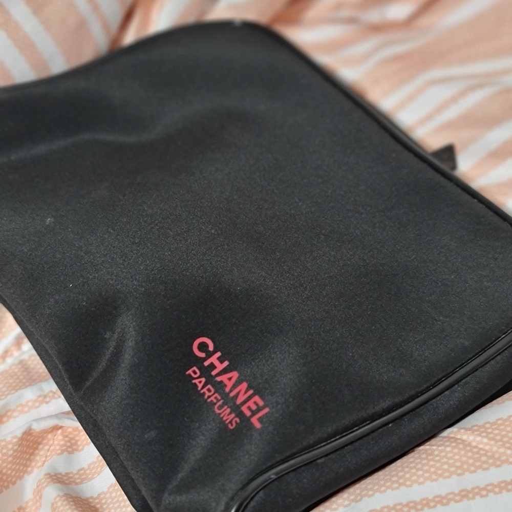 Cosmetic pouch